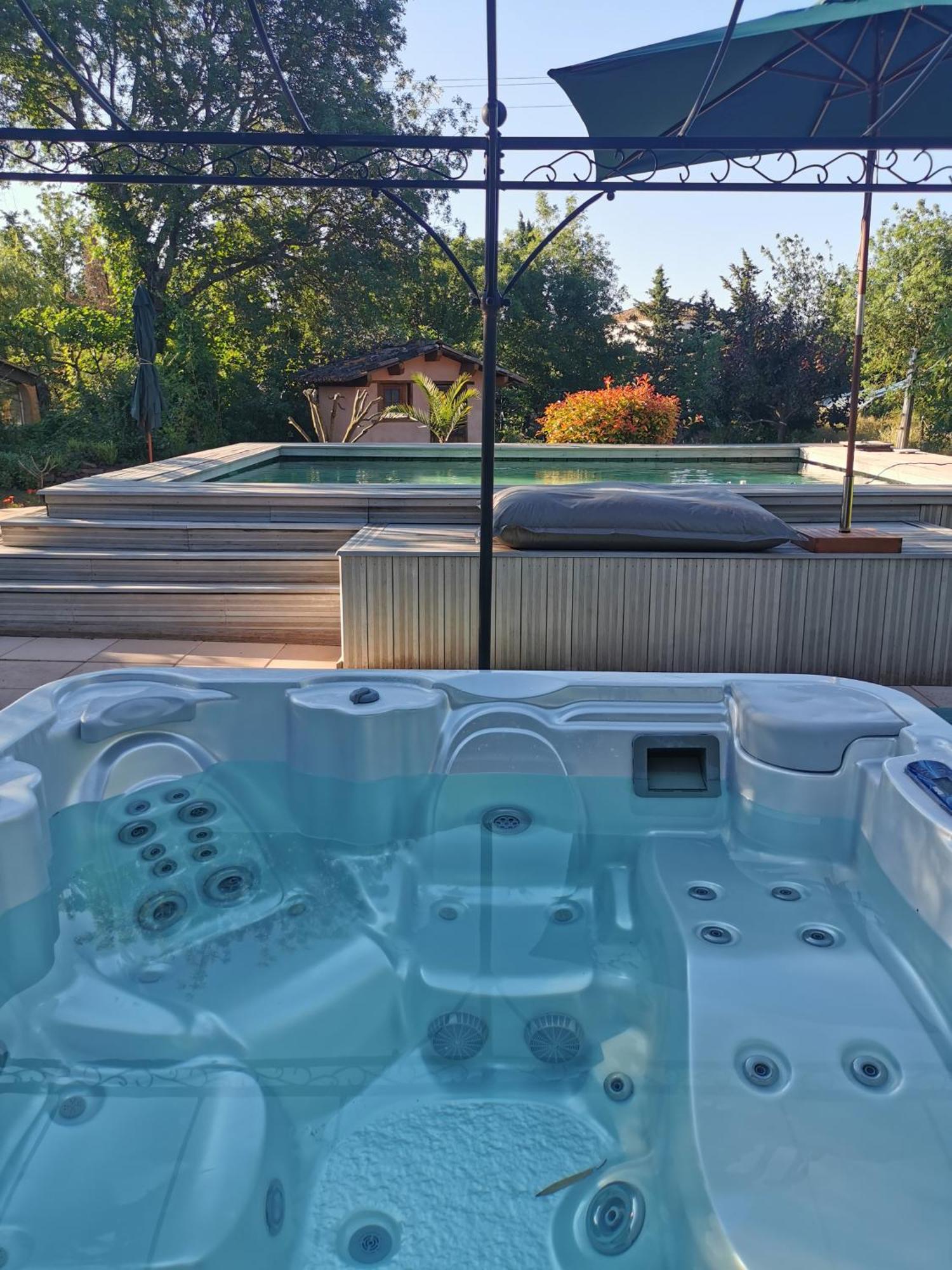 Studio De Charme En Provence, Piscine Et Jacuzzi Partages Le Luc Kültér fotó